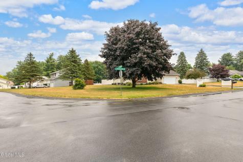 237 Long Meadow Lane Schenectady NY 12306