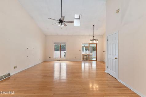 237 Long Meadow Lane Schenectady NY 12306