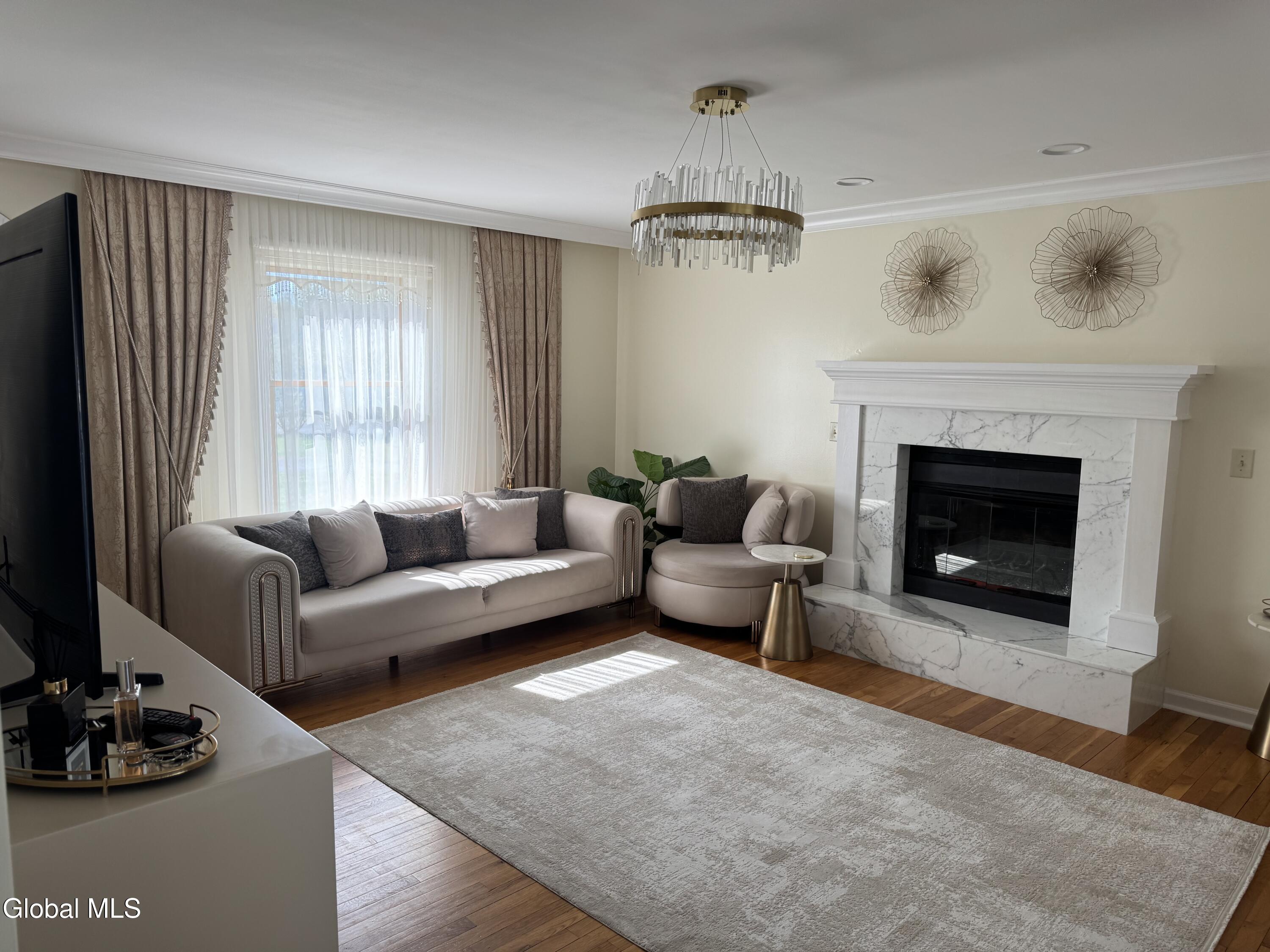 20 Queens Lane Queensbury NY 12804