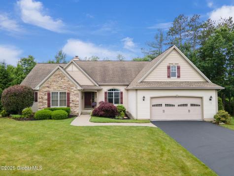 15 Gladstone Circle Halfmoon NY 12118