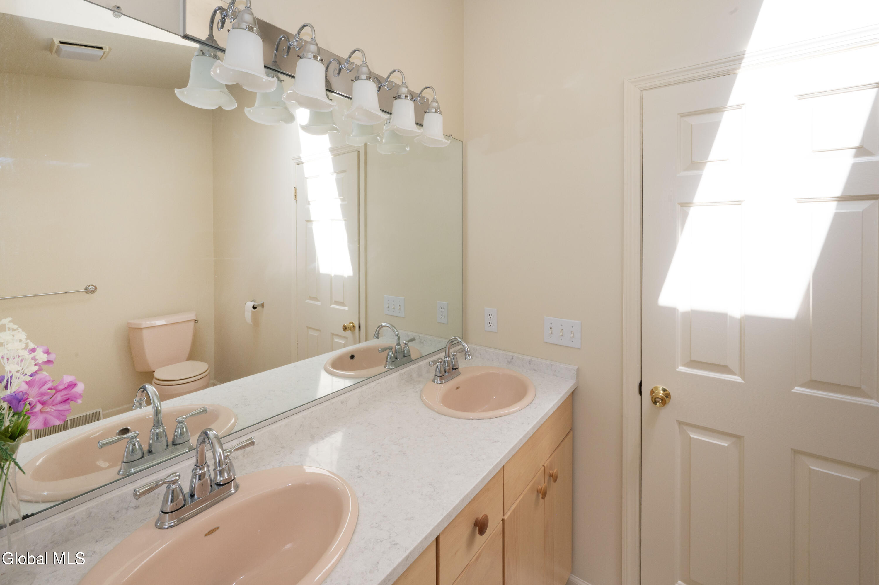 1912 Village Road Niskayuna NY 12309