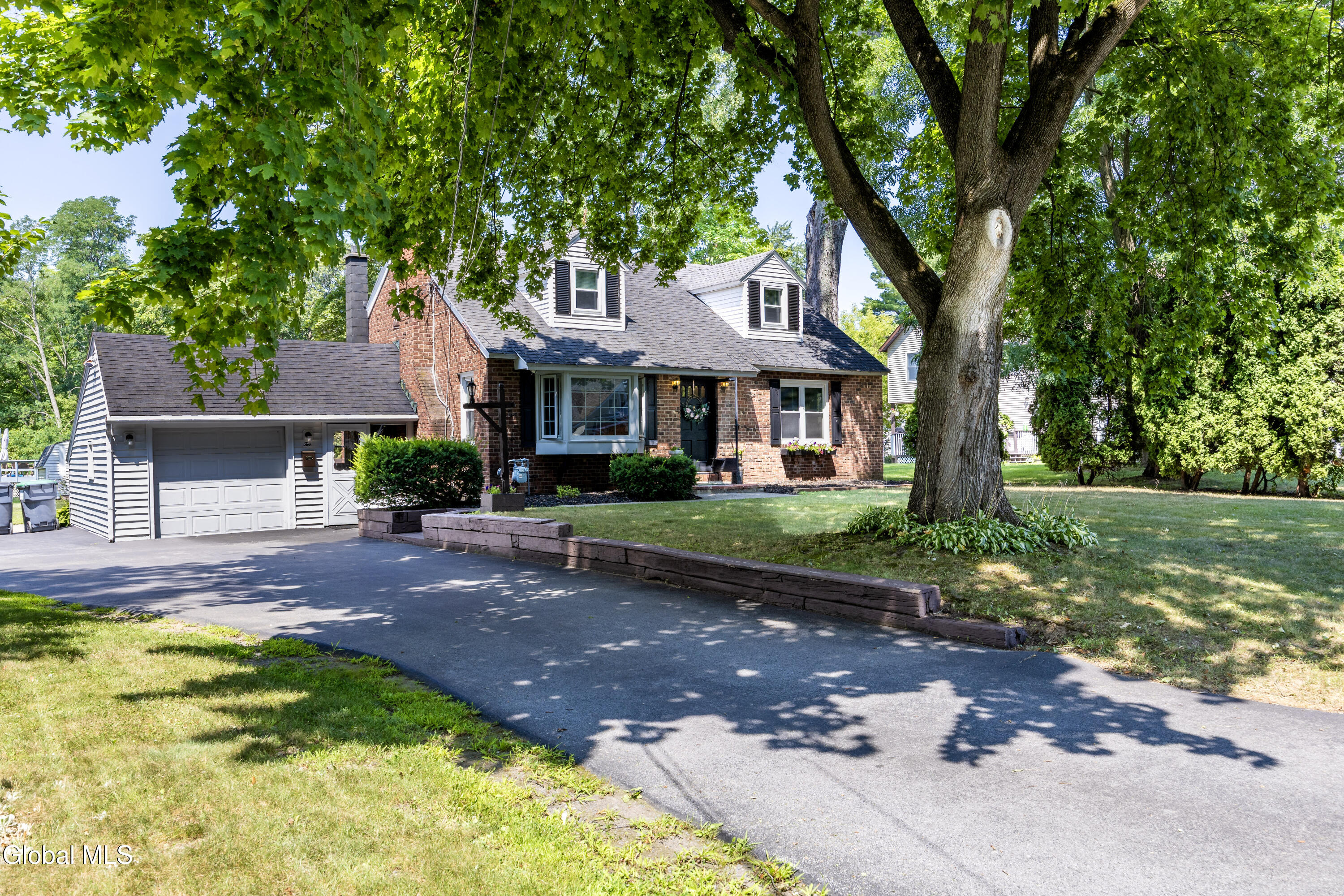 2 Arden Road Schenectady NY 12302
