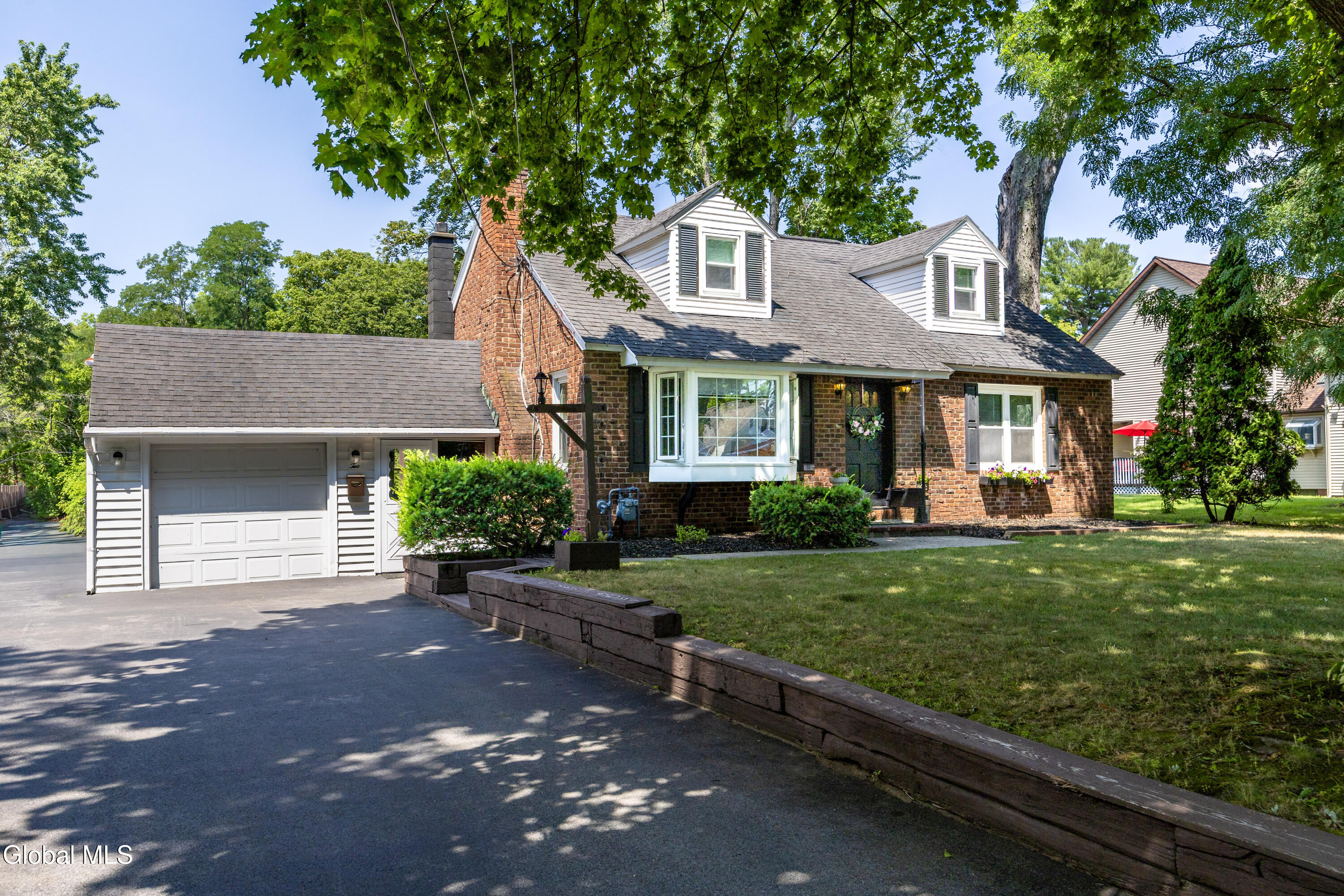 2 Arden Road Schenectady NY 12302