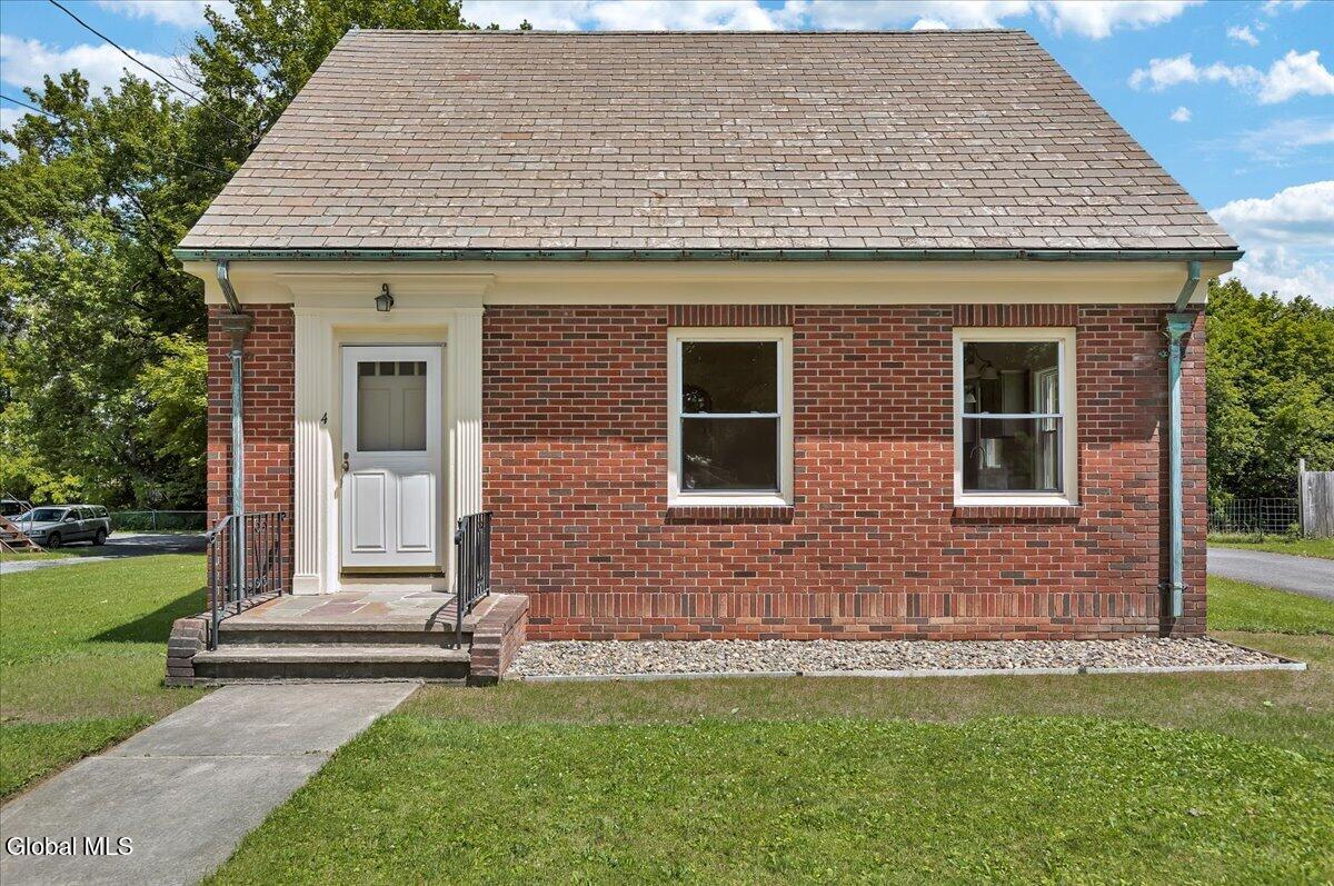 4 Russell Avenue Ravena NY 12143