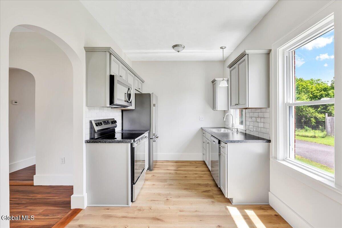 4 Russell Avenue Ravena NY 12143