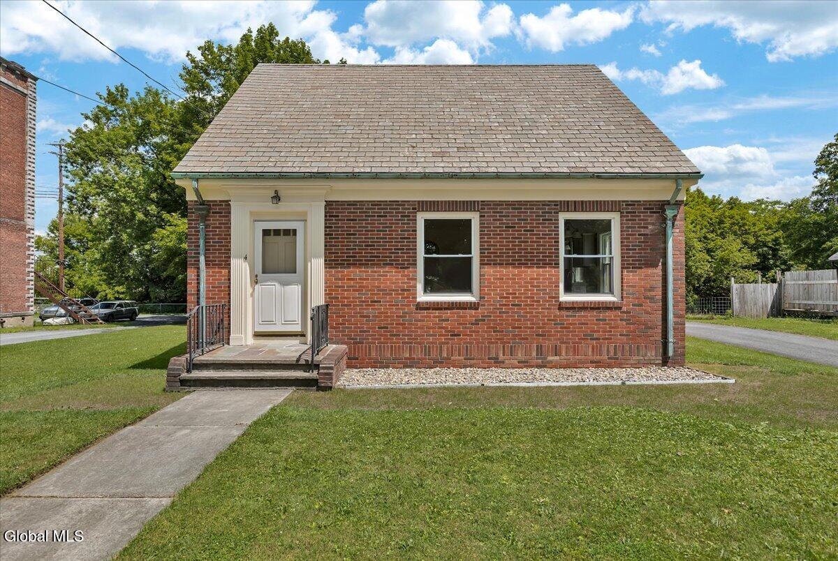 4 Russell Avenue Ravena NY 12143