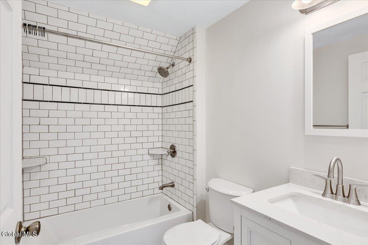 4 Russell Avenue Ravena NY 12143