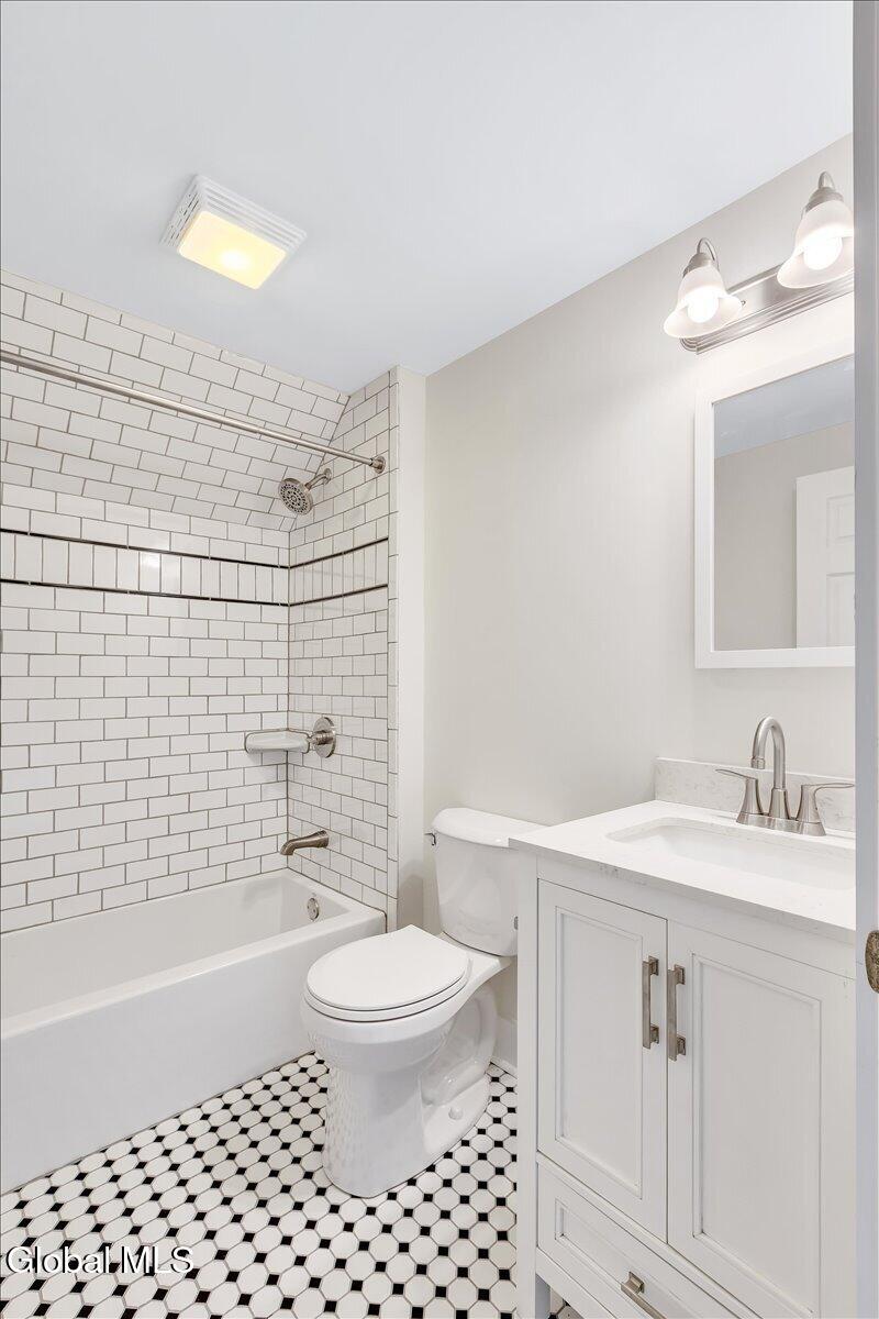4 Russell Avenue Ravena NY 12143