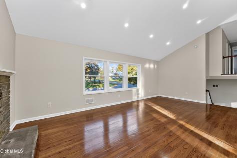 14 Compton Place Schenectady NY 12302
