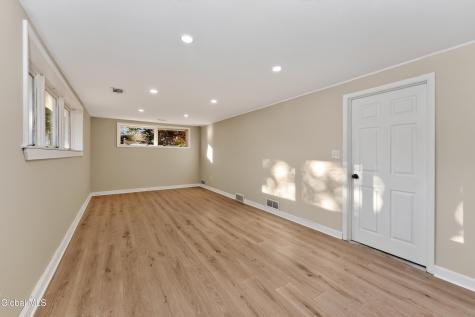 14 Compton Place Schenectady NY 12302