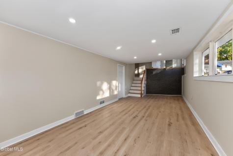 14 Compton Place Schenectady NY 12302