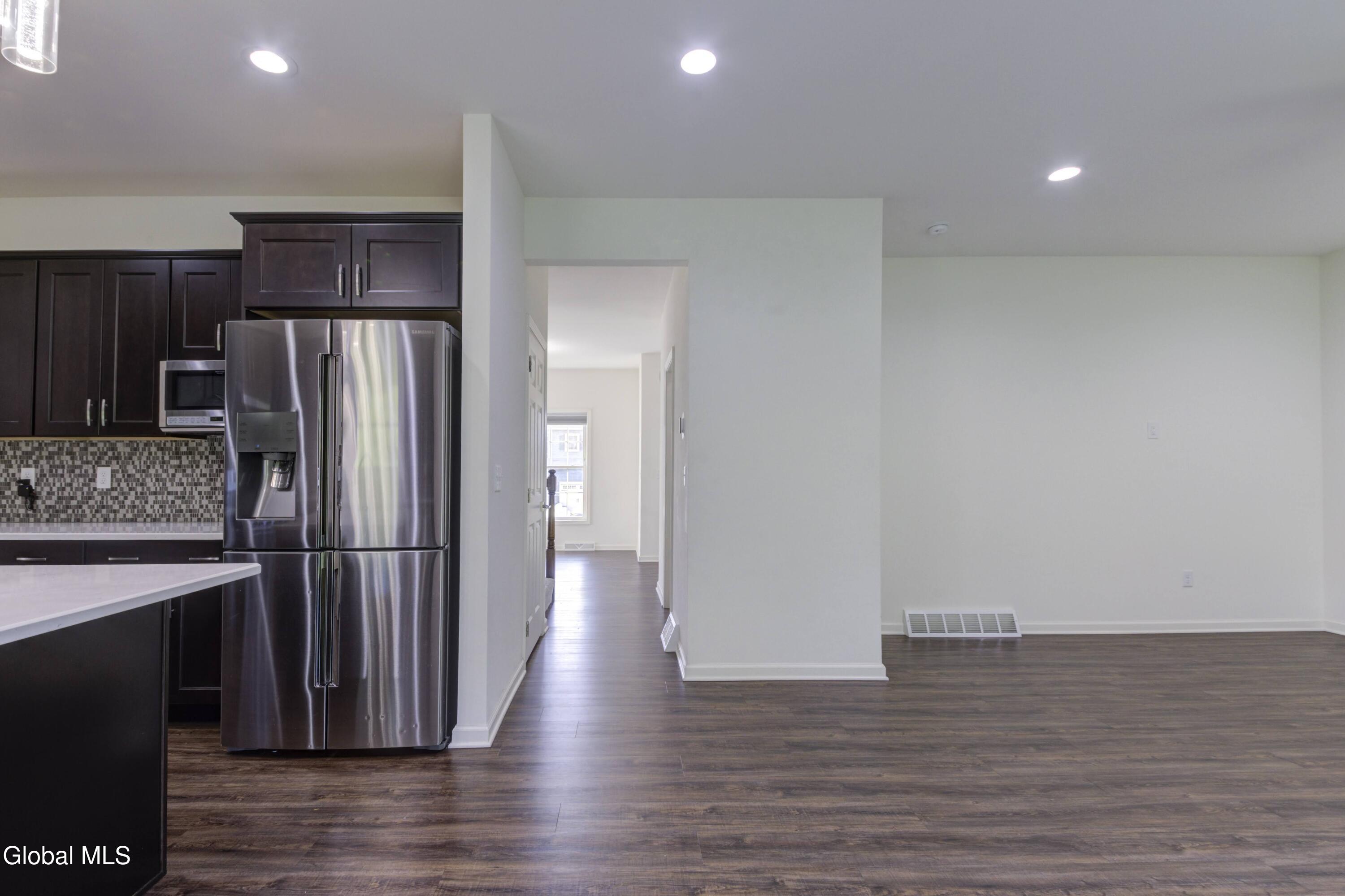 18 Rysedorph Lane Rensselaer NY 12144