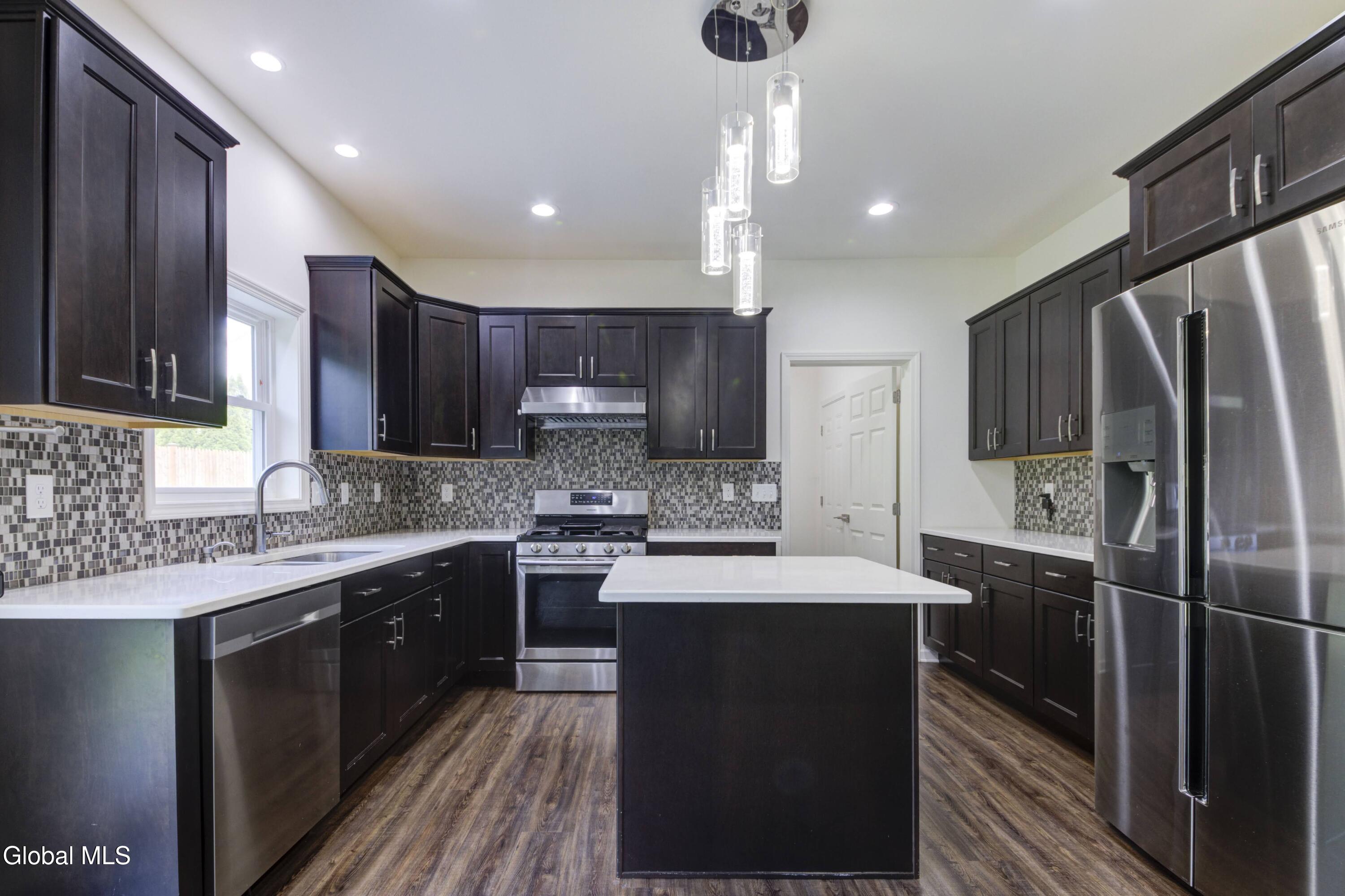 18 Rysedorph Lane Rensselaer NY 12144