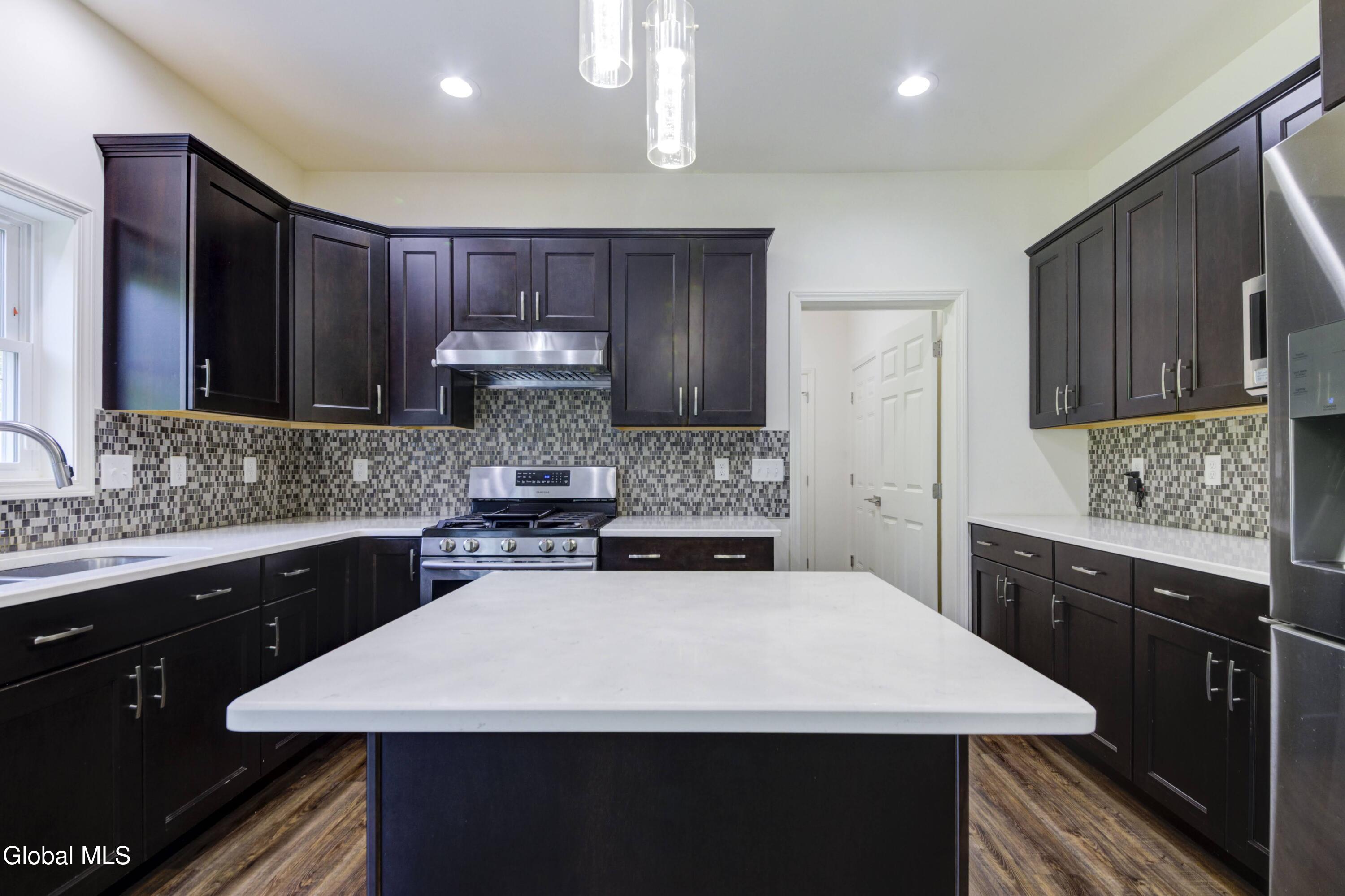 18 Rysedorph Lane Rensselaer NY 12144