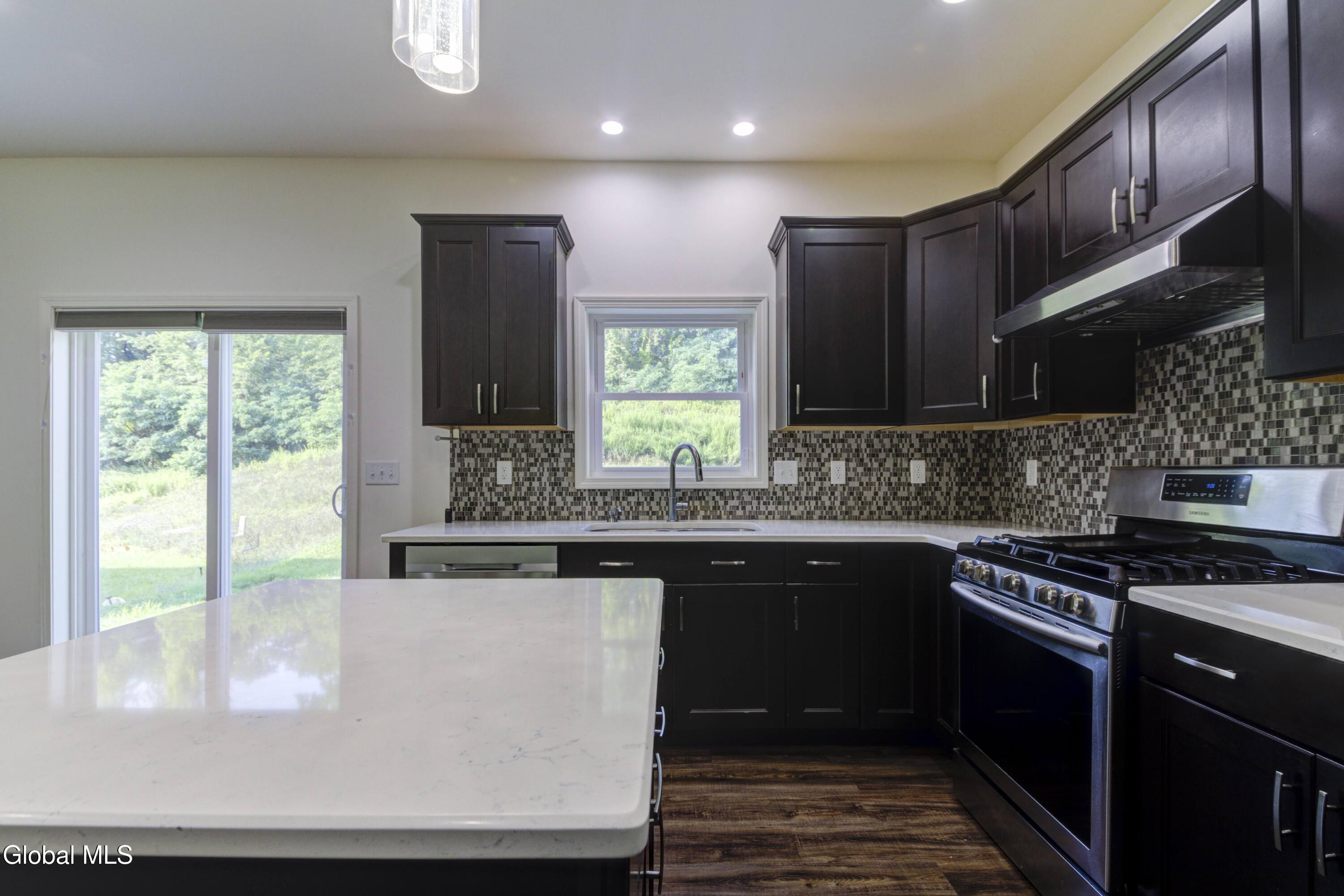 18 Rysedorph Lane Rensselaer NY 12144