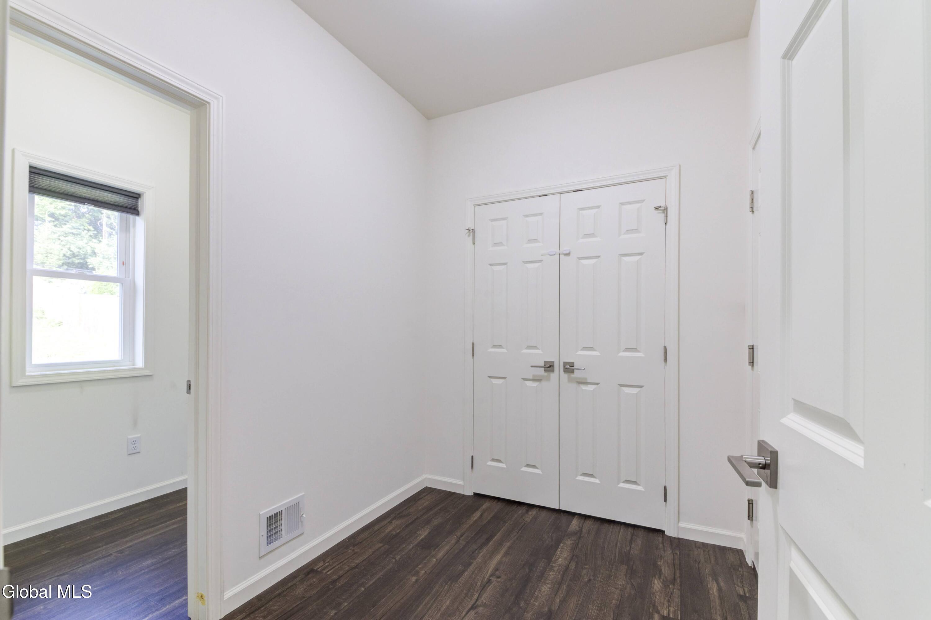 18 Rysedorph Lane Rensselaer NY 12144