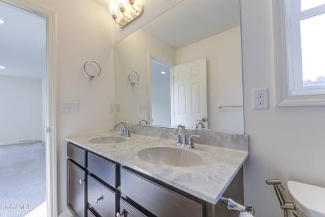 18 Rysedorph Lane Rensselaer NY 12144