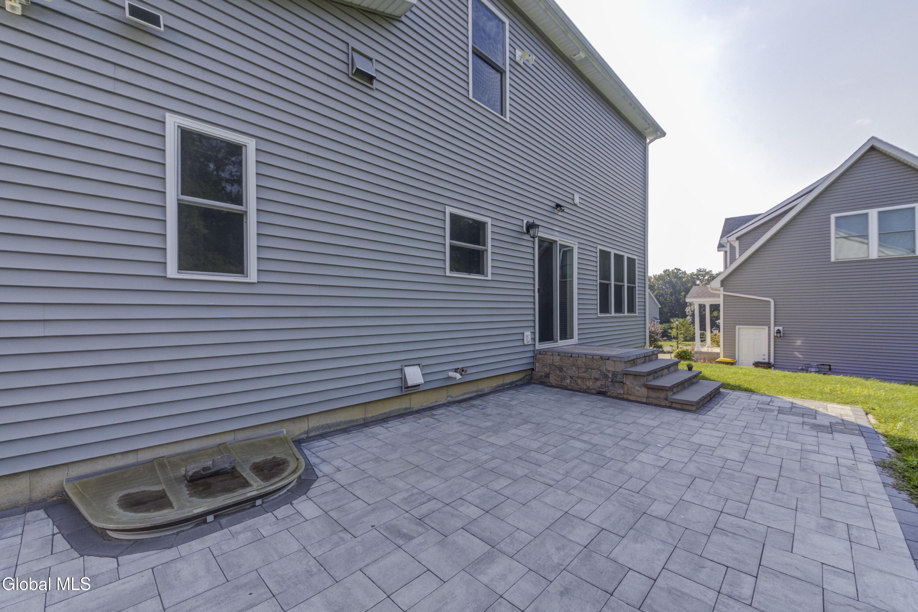 18 Rysedorph Lane Rensselaer NY 12144