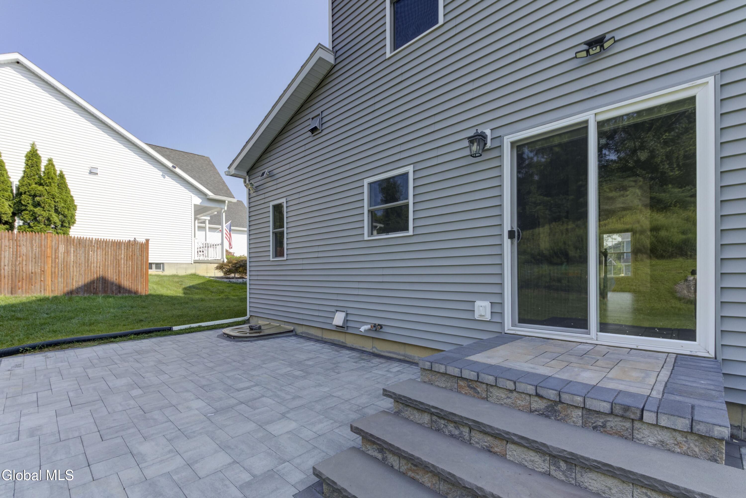 18 Rysedorph Lane Rensselaer NY 12144