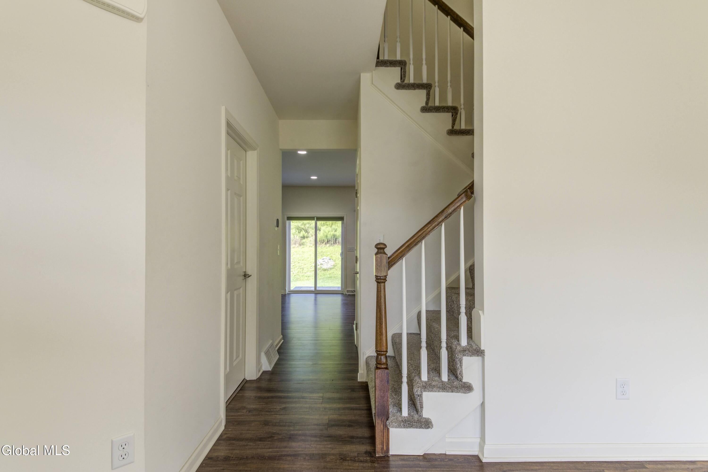 18 Rysedorph Lane Rensselaer NY 12144