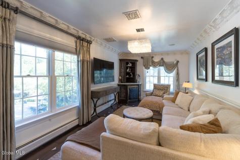 611 Bedford Square Albany NY 12203