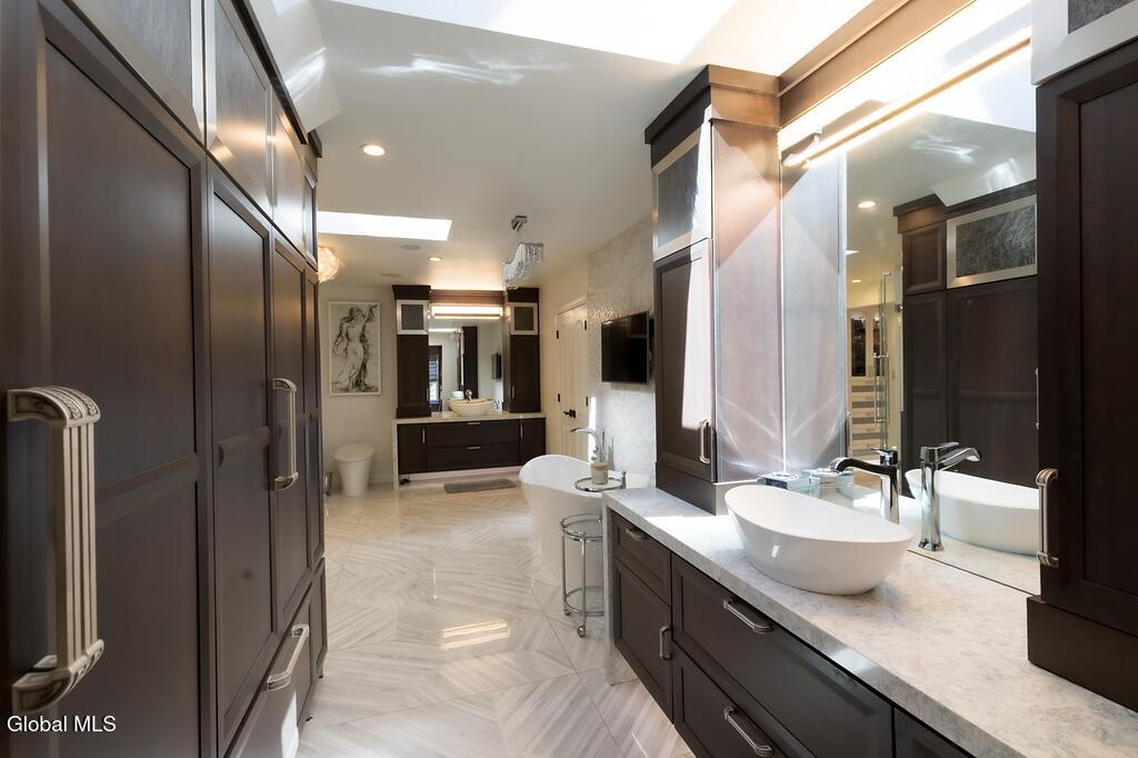 611 Bedford Square Albany NY 12203