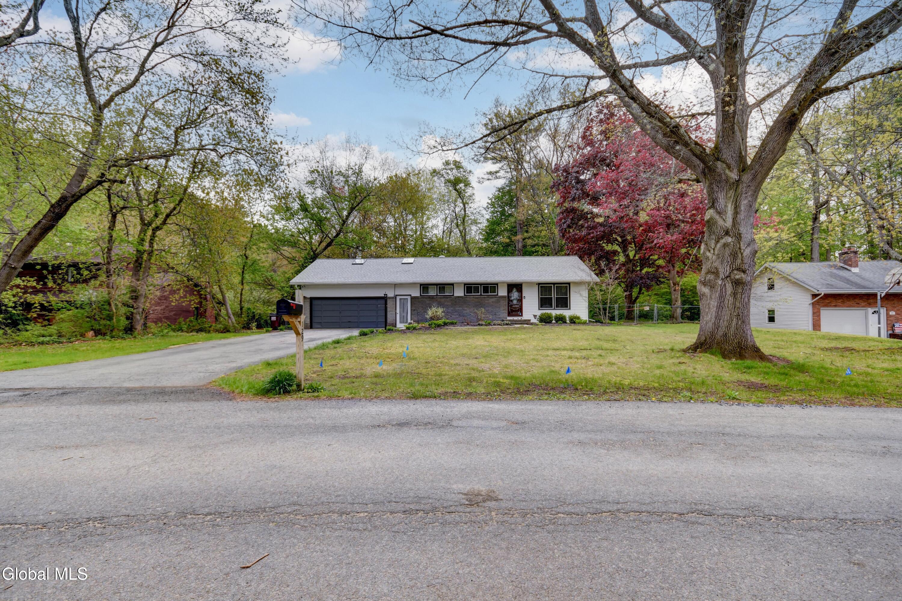 129 Okara Drive Schenectady NY 12303