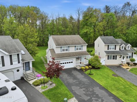 41 Wicken Square Colonie NY 12205