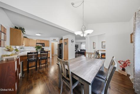 41 Wicken Square Colonie NY 12205