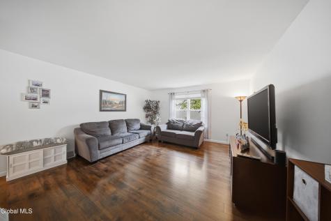 41 Wicken Square Colonie NY 12205