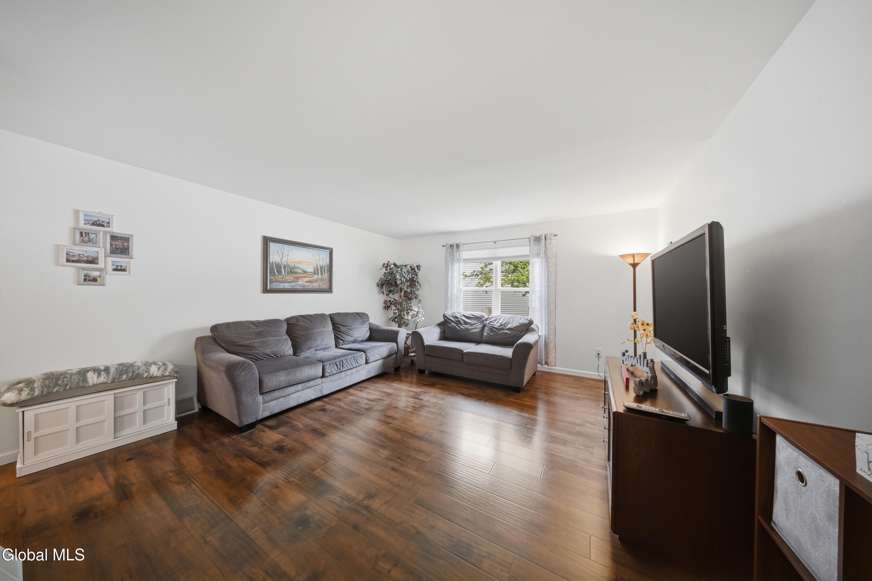 41 Wicken Square Colonie NY 12205