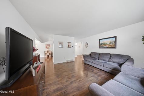 41 Wicken Square Colonie NY 12205