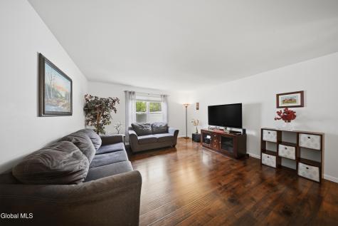 41 Wicken Square Colonie NY 12205