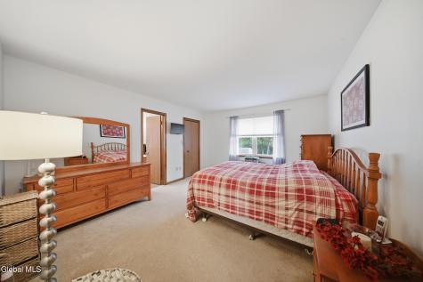 41 Wicken Square Colonie NY 12205