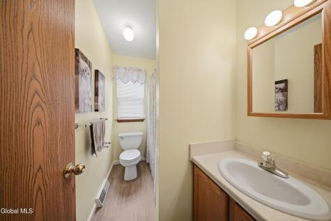 41 Wicken Square Colonie NY 12205
