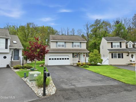 41 Wicken Square Colonie NY 12205
