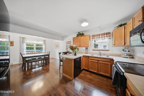 41 Wicken Square Colonie NY 12205