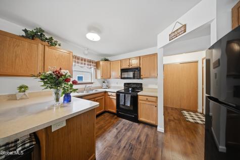 41 Wicken Square Colonie NY 12205