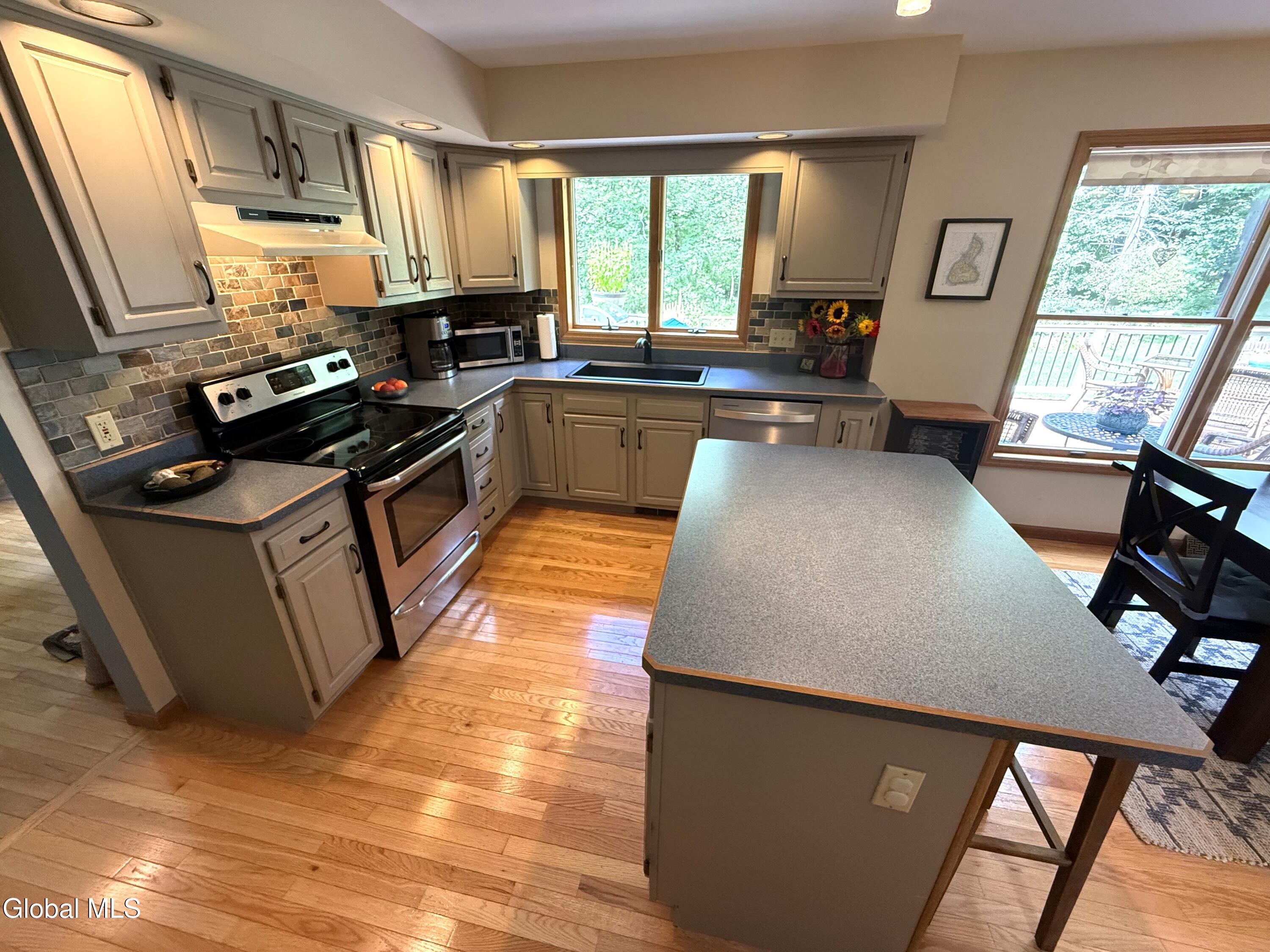 23 Holloway Lane Averill Park NY 12018