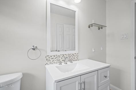 21 Hoefer Street Latham NY 12110