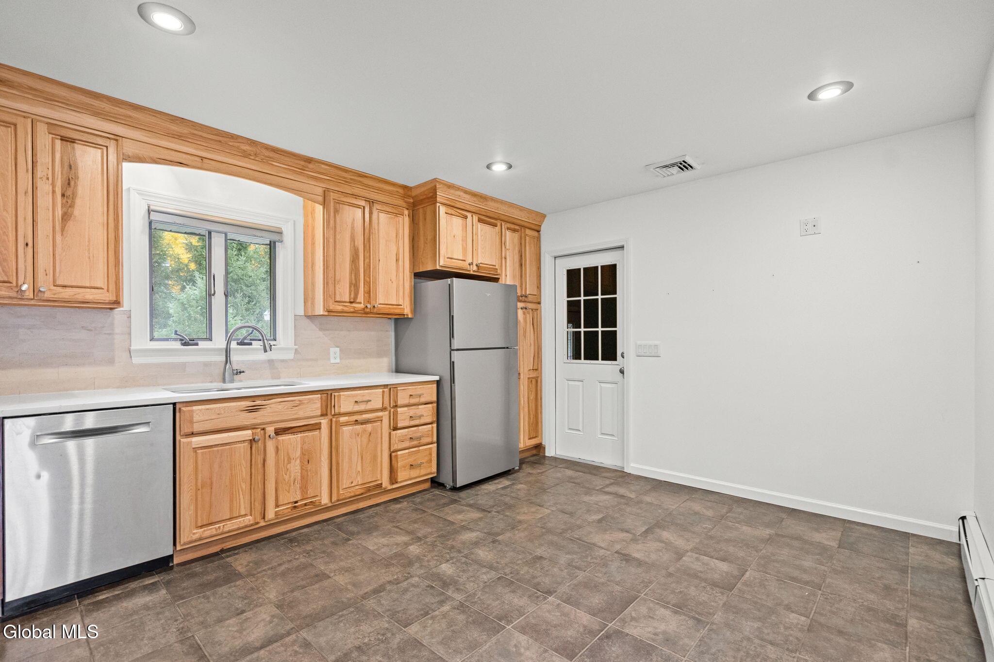 21 Hoefer Street Latham NY 12110