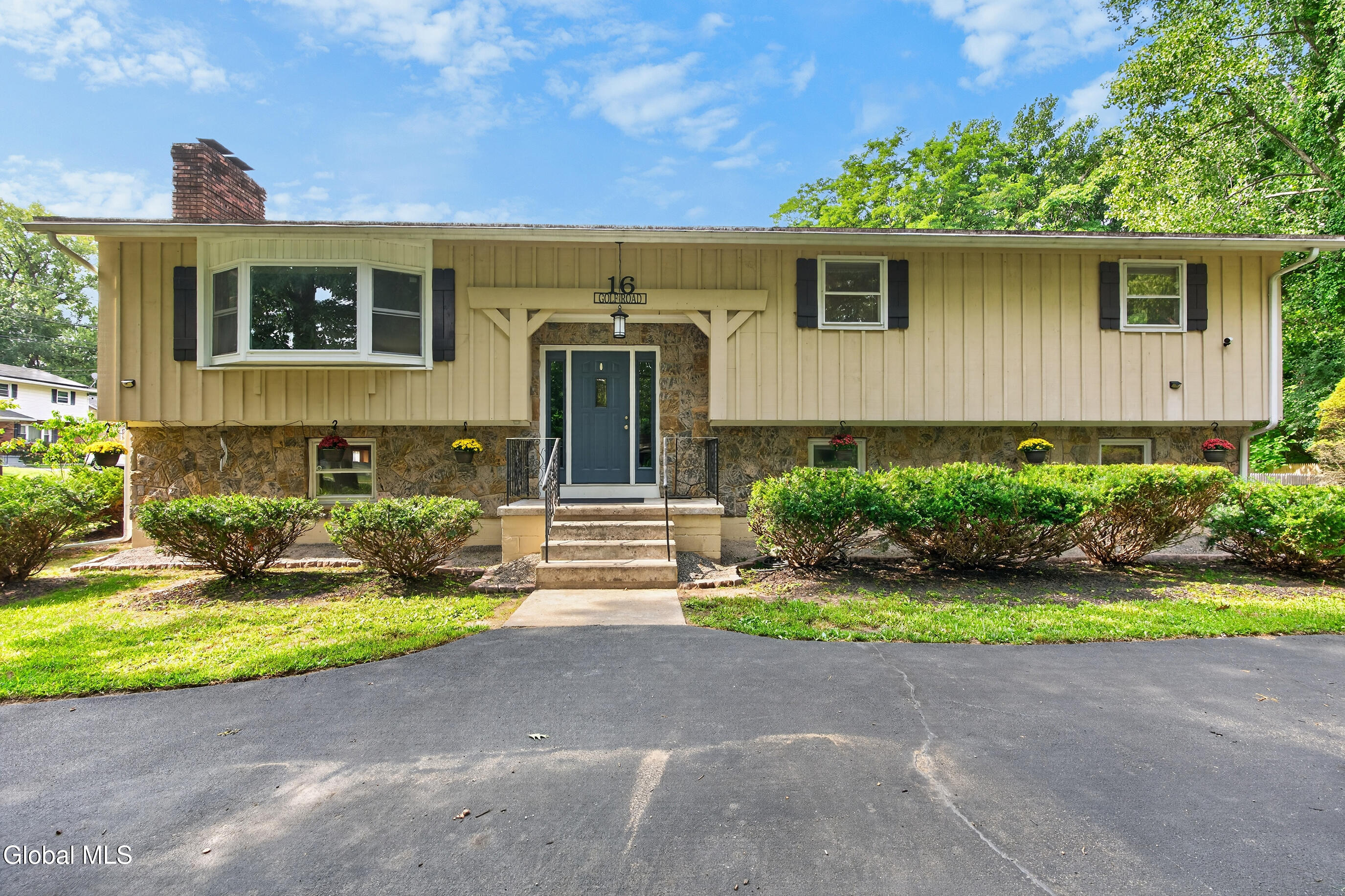 16 Golf Road Schenectady NY 12304