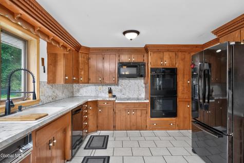 16 Golf Road Schenectady NY 12304