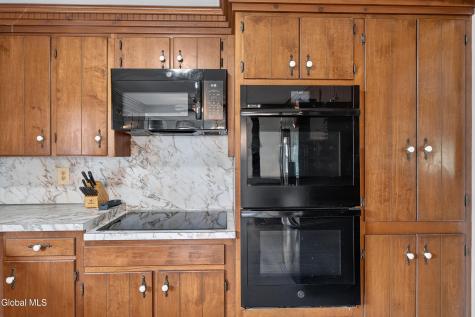 16 Golf Road Schenectady NY 12304