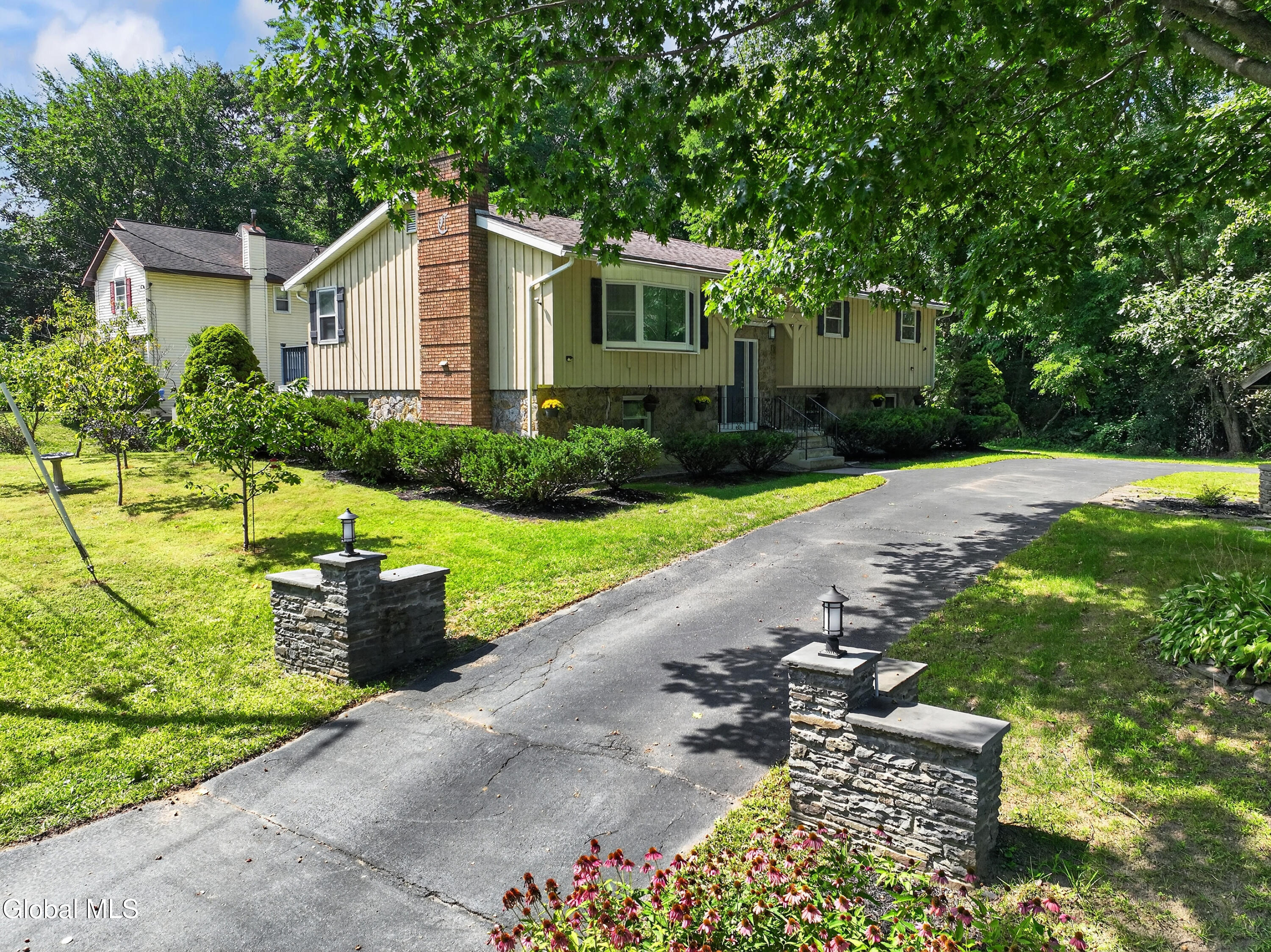 16 Golf Road Schenectady NY 12304