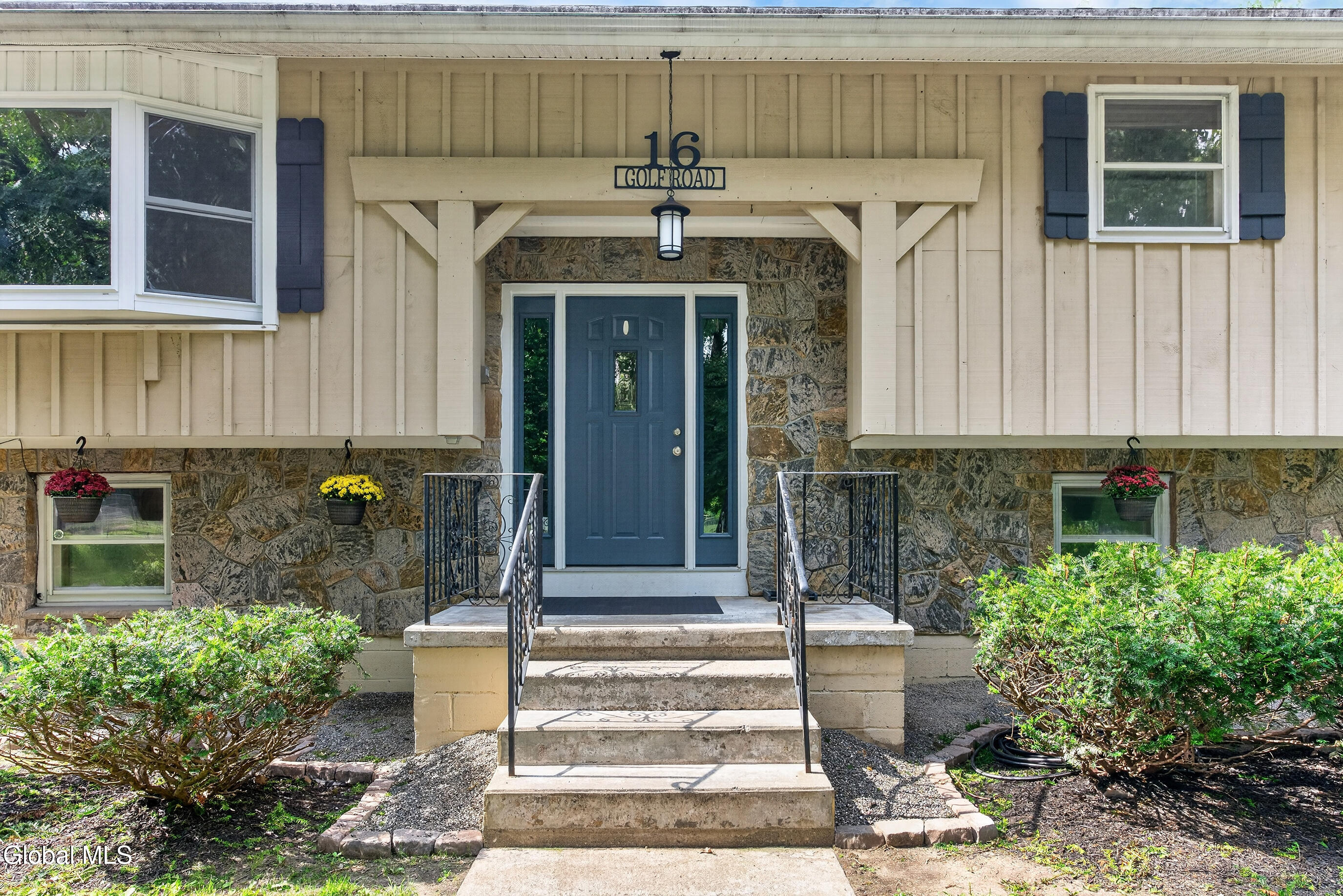 16 Golf Road Schenectady NY 12304