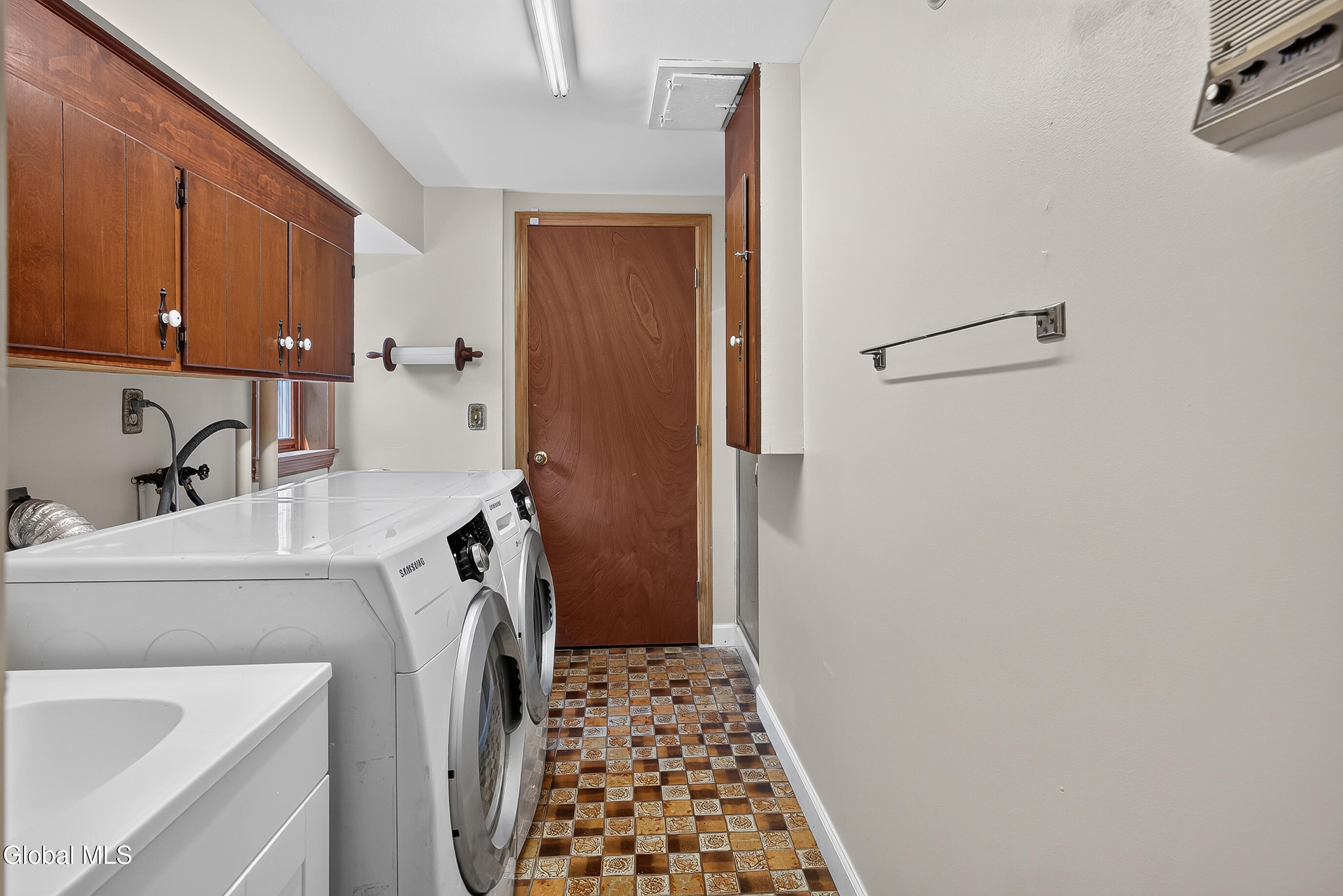 16 Golf Road Schenectady NY 12304