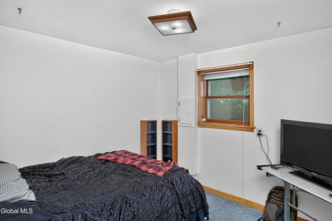 16 Golf Road Schenectady NY 12304