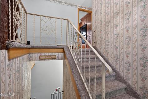 16 Golf Road Schenectady NY 12304