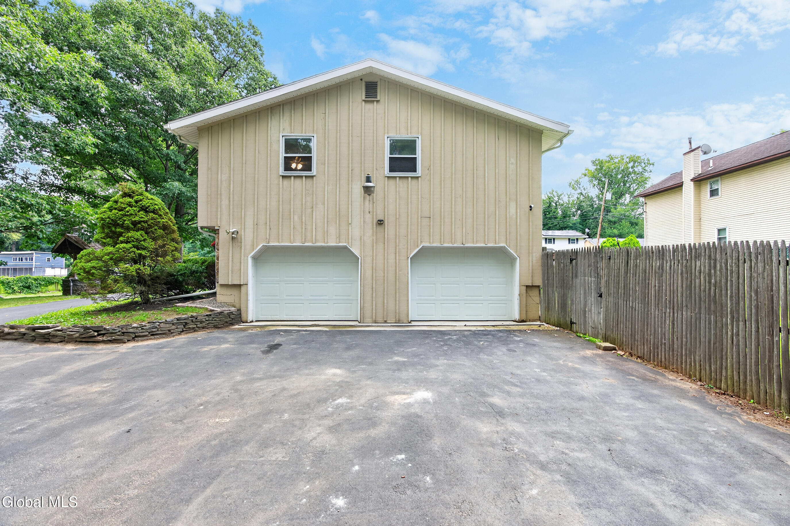 16 Golf Road Schenectady NY 12304